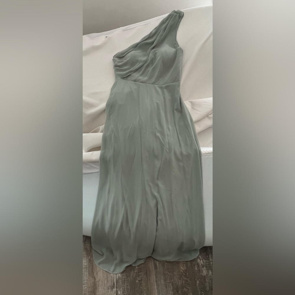 Worn once. Beautiful and comfortable one shoulder dress.